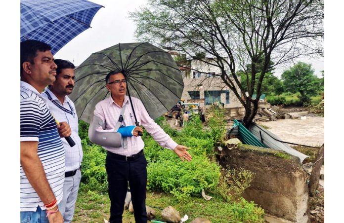 DC Kathua, Rajesh Sharma reviewing protection works in Lakhanpur. DC Kathua, Rajesh Sharma reviewing protection works in Lakhanpur.