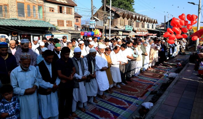 Devotees offer prayers at Srinagar’s historic Naqshband Sahib shirne during Khoja Digar on Thursday. -Excelsior/Shakeel Devotees offer prayers at Srinagar’s historic Naqshband Sahib shirne during Khoja Digar on Thursday. -Excelsior/Shakeel