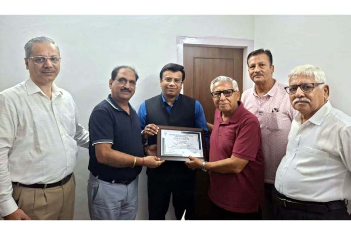 Dignitaries from NGO ‘We Care Welfare Society’ and Medanta Medicity, Gurgaon posing for a photograph after signing MoU.