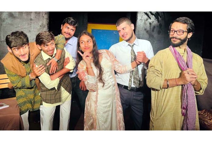 A glimpse of the play staged by Natrang in its weekly Sunday theatre series. A glimpse of the play staged by Natrang in its weekly Sunday theatre series.