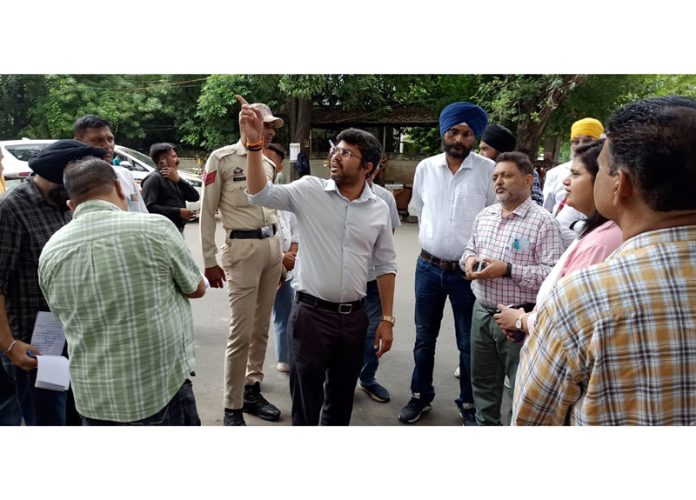 JMC Commissioner inspecting street light repair drive on Friday.