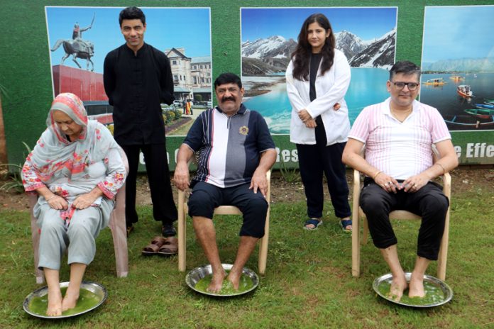 Dr Aishwarya posing along with the patients getting treatment at her centre in Jammu.