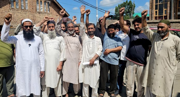 Residents of Zoonimar in Srinagar’s Eidgah area during a protest on Thursday. -Excelsior/Shakeel
