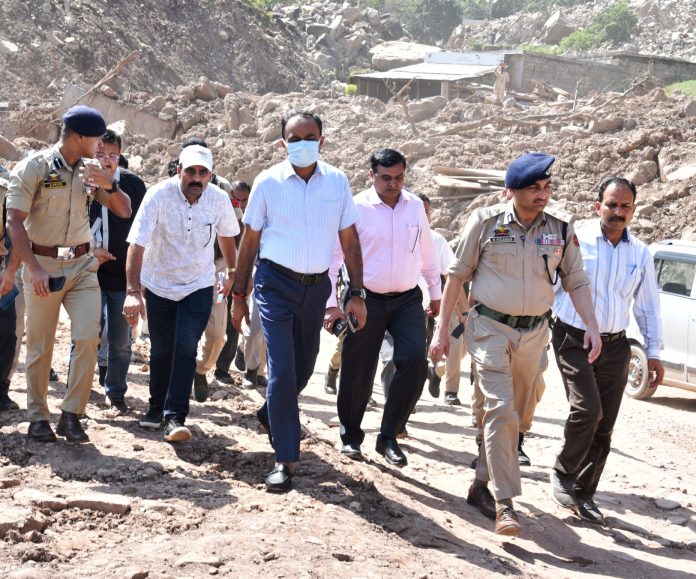 Div Com reviews restoration works, regulation of traffic on NH 44 at Thard