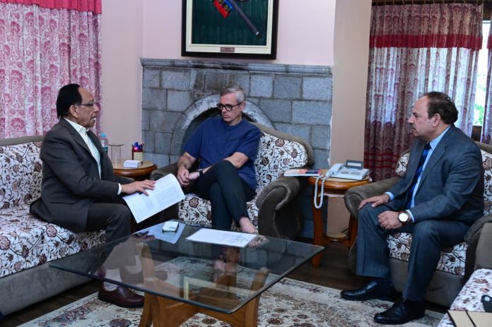 Earth scientist Prof. Gupta calls on CM Omar Abdullah_ discusses earthquake resilience, disaster preparedness in J&K-24