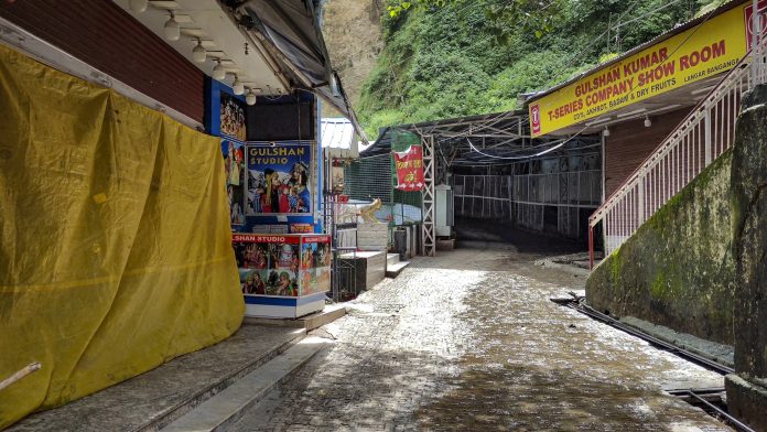 Mata Vaishnodevi yatra remains suspended
