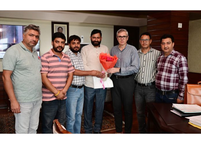 Reserved Category employees from Kashmir submitting memorandum to CM Omar Abdullah at Srinagar. Reserved Category employees from Kashmir submitting memorandum to CM Omar Abdullah at Srinagar.