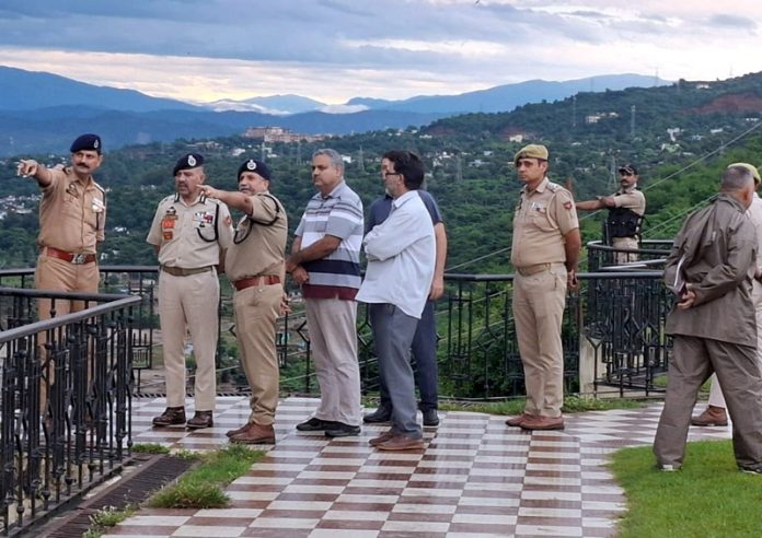 DGP Nalin Prabhat reviewing flood situation at Bagh-e-Bahu area in Jammu district on Wednesday.