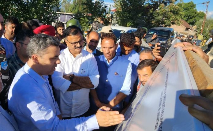 Rana visits flood-affected villages of Anantnag-10-2