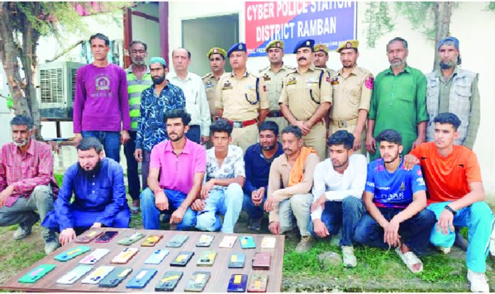 Cops at Police Station Ramban displaying the recovered mobile phones after giving the same to their owners on Monday. — Excelsior/Parvez Mir