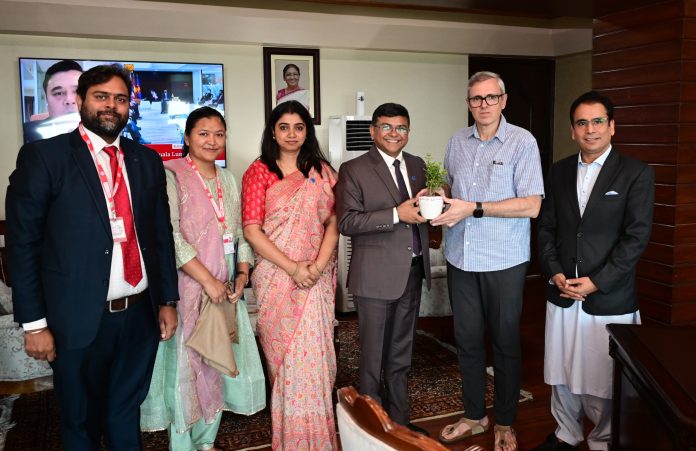 Union Bank of India donates ₹1 crore towards flood relief, presents cheque to CM-23