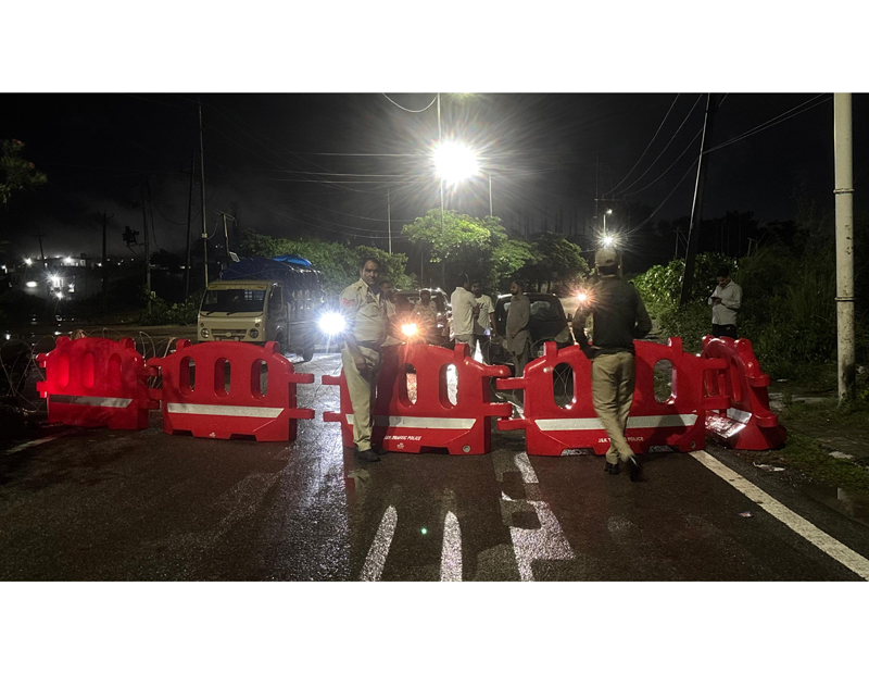 Tawi 4th bridge closed for traffic in Jammu.-Excelsior/Rakesh