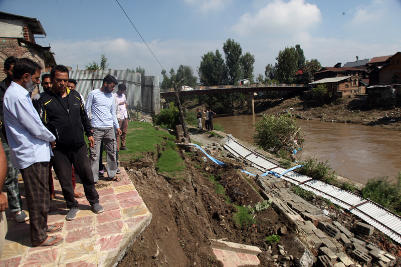Structures at several places along the banks of river Jhelum in Anantnag district damaged due to soil erosion in the aftermath of floods.—Excelsior/Sajad Dar