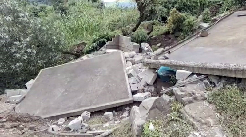 Houses collapse at Kalaban village of Mendhar due to sinking of land.—Excelsior/Rahi Kapoor