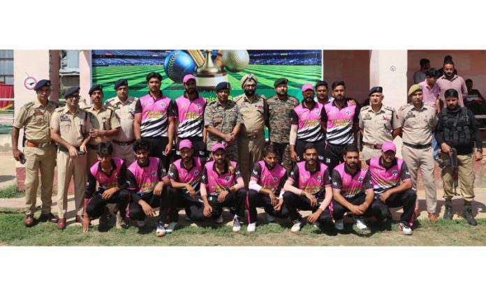 Dignitaries posing along with cricket team.