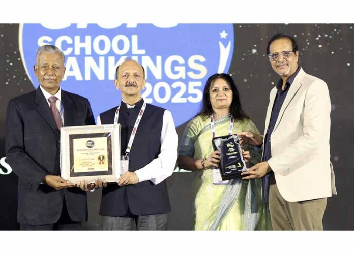 Nandan Kuthiala, Trustee and Amita Arora, Vice Principal of Jodhamal Public School receiving awards in New Delhi. Nandan Kuthiala, Trustee and Amita Arora, Vice Principal of Jodhamal Public School receiving awards in New Delhi.