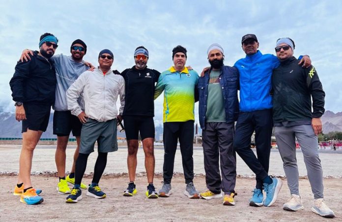 Jammu runners posing for a group photograph.