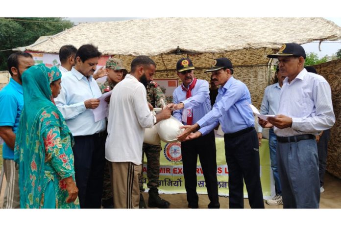 JKESL and Tiger Division officials providing relief material to flood-hit people.