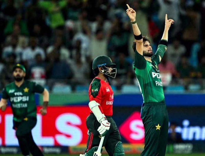 Shaheen Shah Afridi celebrating after taking wicket against Bangaldesh.