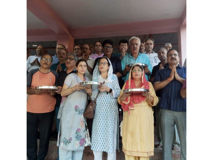 KPs offering prayers to celebrate Vitasta Day at Jammu on Friday.