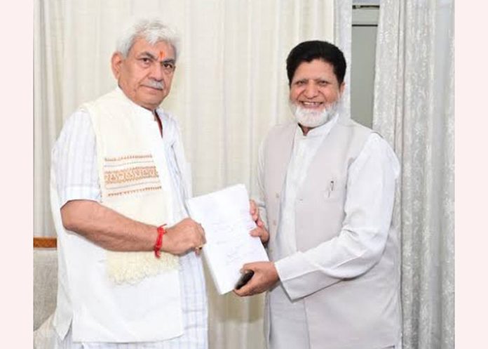 Senior BJP leader Abdul Ghani Kohli during meeting with LG. Senior BJP leader Abdul Ghani Kohli during meeting with LG.