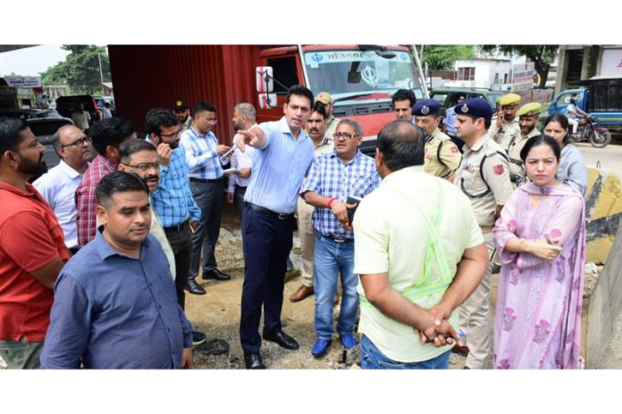 DC Jammu inspecting part of Kunjwani-Satwari-Narwal stretch. DC Jammu inspecting part of Kunjwani-Satwari-Narwal stretch.