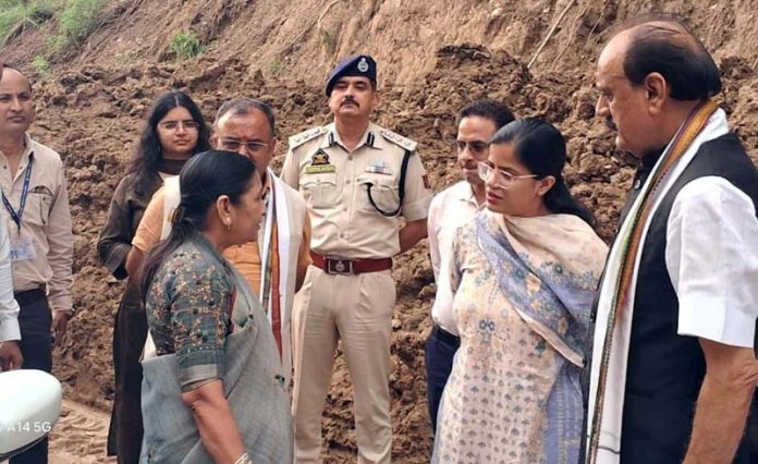 Union Minister being briefed by DC Samba on flood damages on Friday. Union Minister being briefed by DC Samba on flood damages on Friday.
