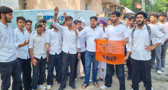 MAM college students and ABVP activists protesting on Tuesday. -Excelsior/Rakesh