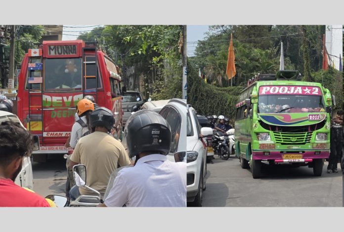A still showing the congested AG office - opposite Commerce College Lane due to the movement of matadors on the stretch. — Excelsior/Rakesh