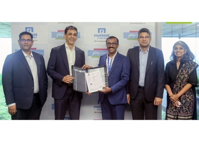 Manish Shah, MD & CEO of Godrej Capital posing alongwith Shaji Varghese, CEO of Muthoot FinCorp on Thrusday.