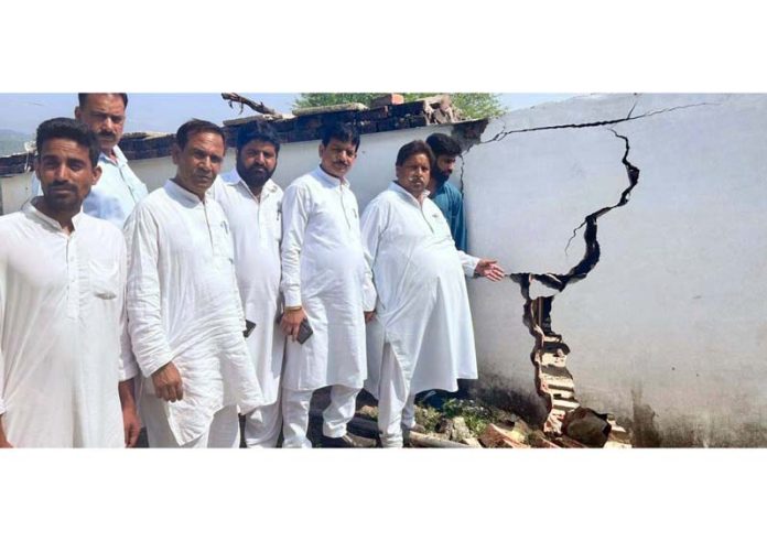 Cong leaders Raman Bhalla, Yashpaul Kundal & others during visit to rain-hit areas of Samba. Cong leaders Raman Bhalla, Yashpaul Kundal & others during visit to rain-hit areas of Samba.