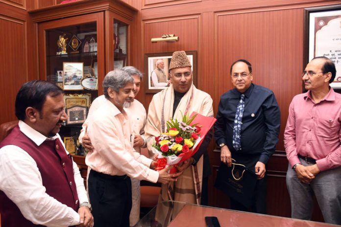 MP Ghulam Ali Khatana being received by the senior office bearers of Anjuman-I-Islamia Maharashtra during visit to the Institution on Tuesday.