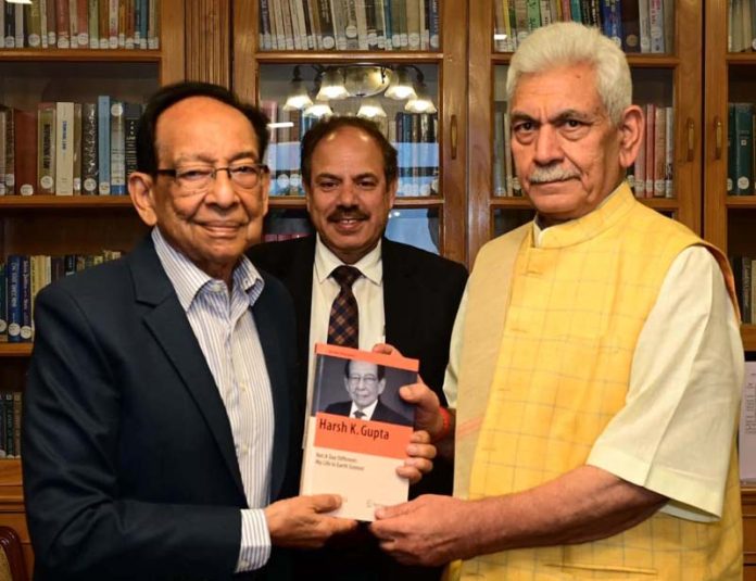 Dr Harsh K Gupta, former Member, NDMA and Prof Shakil A Romshoo, VC IUST meeting Lieutenant Governor on Thursday.