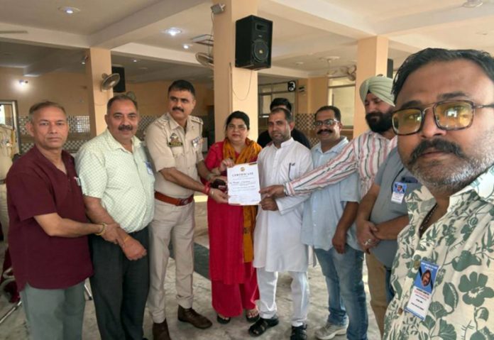 Newly elected president of JSWA posing along with others in Jammu.