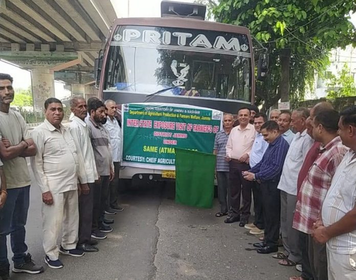Director Agriculture, Anil Gupta flagging off a tour of farmers to PAU.
