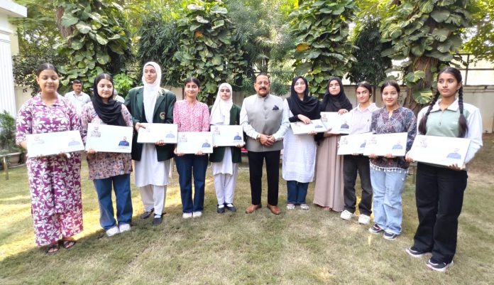 Jitendra Singh Distributes Free Laptops To Top-Performing Female Students Jitendra Singh Distributes Free Laptops To Top-Performing Female Students
