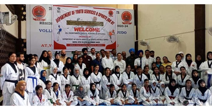 Taekwondo players posing along with dignitaries for a group photograph. Taekwondo players posing along with dignitaries for a group photograph.