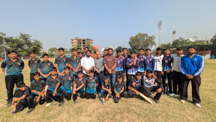 Players posing along with dignitaries.