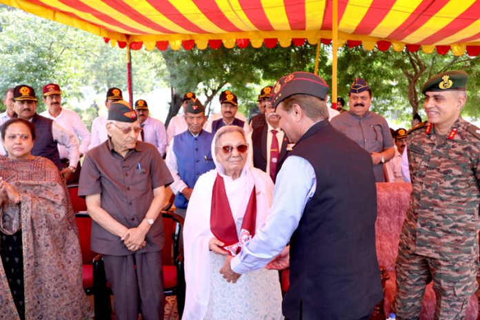 Brigadier Rajinder Singh’s daughter, Usha Parmar, during a tribute paying programme on his Martyrdom Day organised by the Jammu and Kashmir Ex-Services League (JKESL) at Brig Rajinder Singh Chowk in Jammu on Sunday. (UNI)
