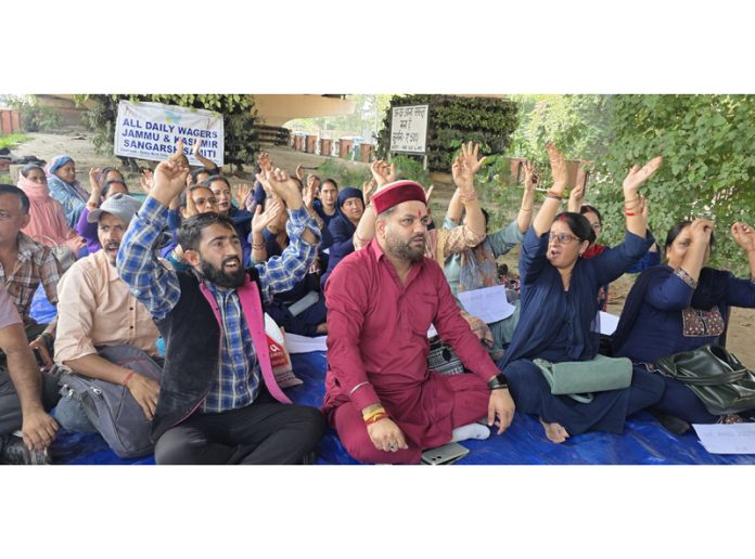 Daily wage workers of various Government departments during a sit-in protest at Dogra Chowk, Jammu. -Excelsior/Rakesh Daily wage workers of various Government departments during a sit-in protest at Dogra Chowk, Jammu. -Excelsior/Rakesh
