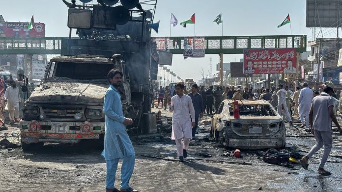 Policeman among 5 killed in clashes between authorities and Islamists in Pakistan Policeman among 5 killed in clashes between authorities and Islamists in Pakistan