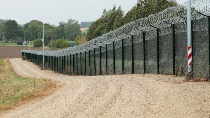 Estonia closes road through Russian territory due to presence of Russian troops Estonia closes road through Russian territory due to presence of Russian troops