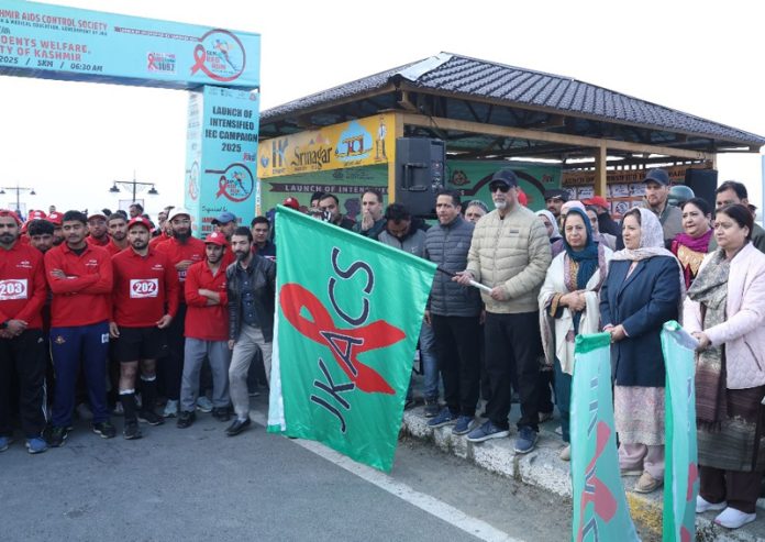 Sakeena Itoo flagging off 5-KM Red Run 2025 to raise awareness about HIV/AIDS in Srinagar.