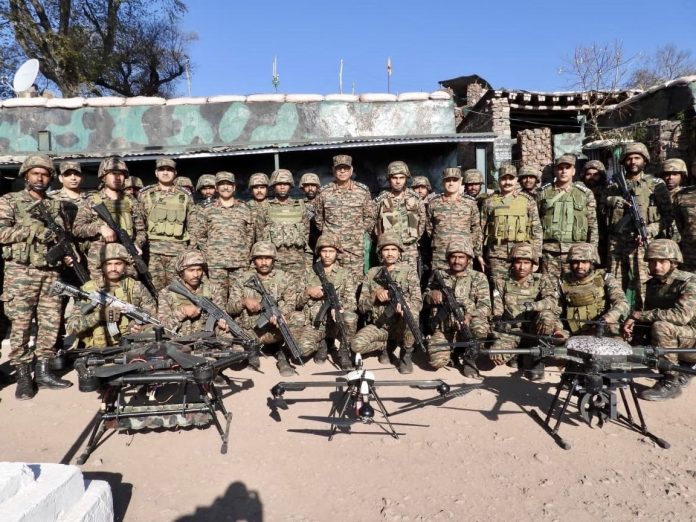 GOC White Knight Corps Reviews Security Preparedness Along LoC In Poonch & Nowshera Sectors