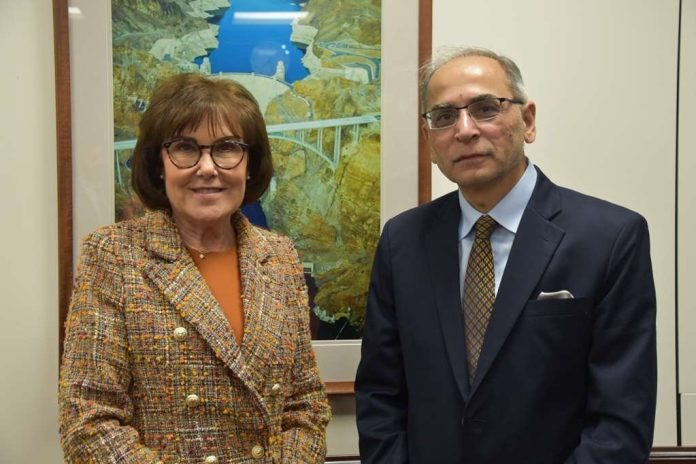 Indian Envoy Kwatra Discusses Hydrocarbons Trade, AI, Counter-Terrorism With Key US Senator