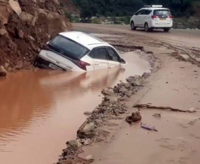 A car trapped in mud and water at Tharad on Jammu-Srinagar National Highway near Udhampur. Another pic on page 4. -Excelsior /K Kumar A car trapped in mud and water at Tharad on Jammu-Srinagar National Highway near Udhampur. Another pic on page 4. -Excelsior /K Kumar