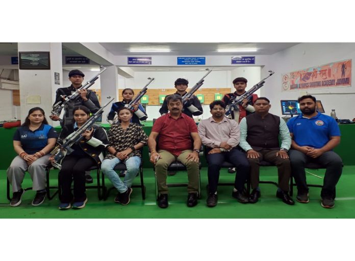 Selected shooters posing along with dignitaries. Selected shooters posing along with dignitaries.