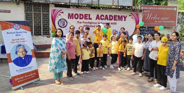 Students posing along with teaching staff. Students posing along with teaching staff.