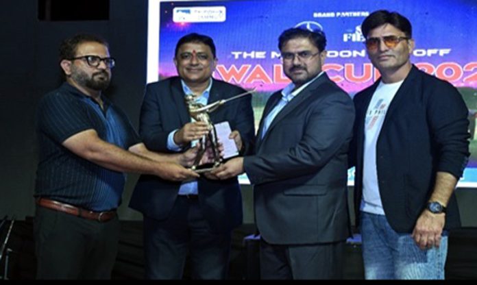 Sports Minister Satish Sharma posing along with others while presenting trophy. Sports Minister Satish Sharma posing along with others while presenting trophy.