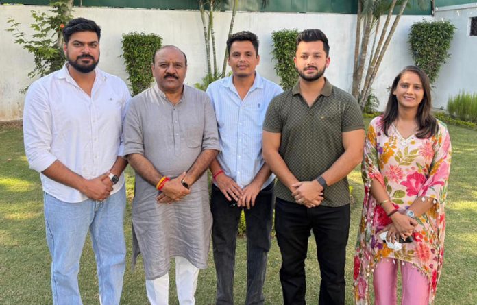 Outstanding Sportsperson delegation posing along with DyCM, Surinder Choudhary.